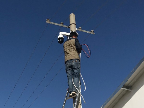 安裝監(jiān)控攝像頭需要多少錢？怎樣找到性價比高的設(shè)備