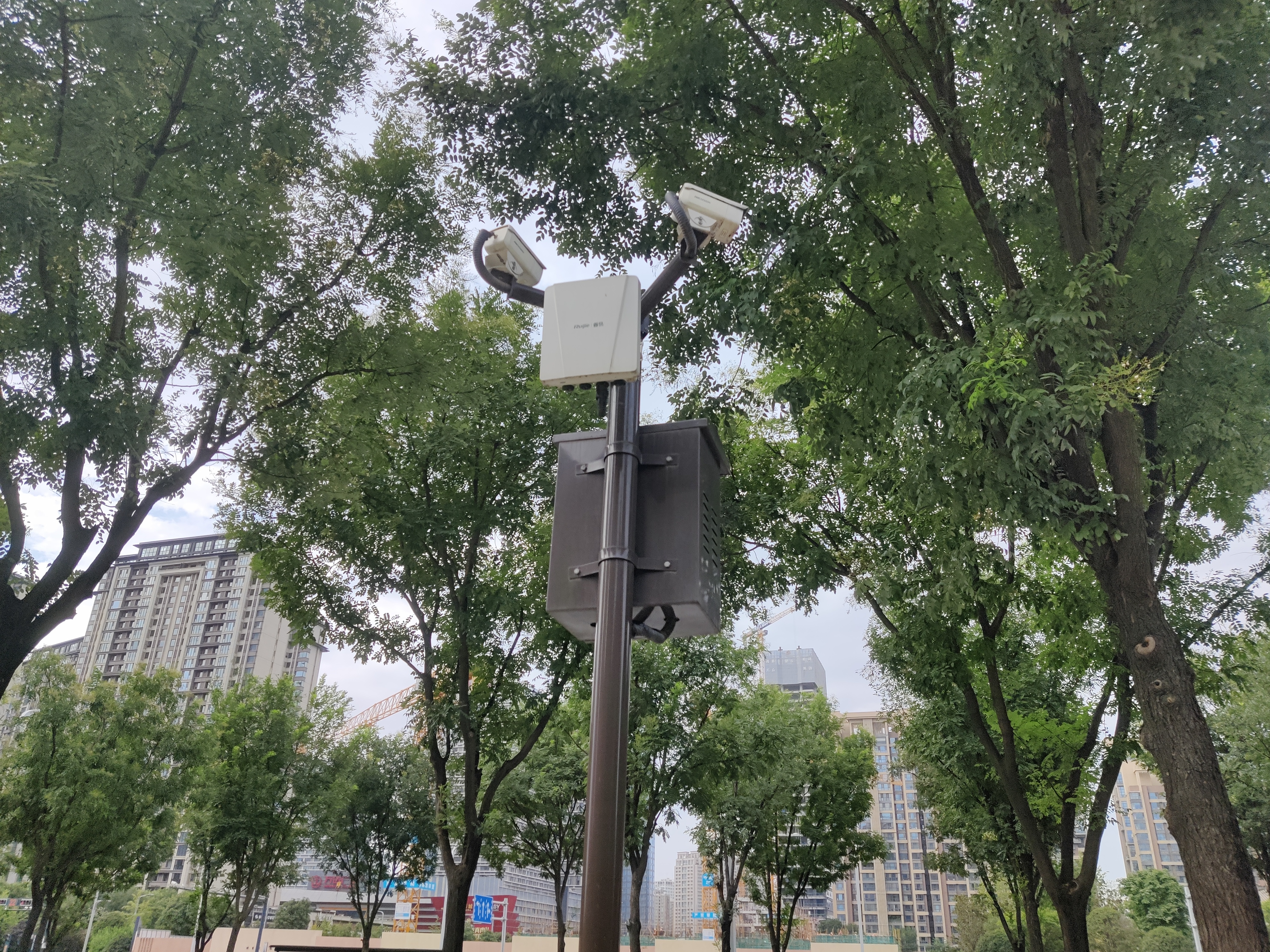 自然景區(qū)如何用AI視頻分析報(bào)警系統(tǒng)管理？