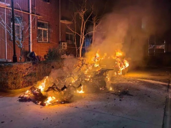 西安一小區(qū)電動(dòng)車著火，火災(zāi)預(yù)警監(jiān)控是電動(dòng)車棚必不可少的！