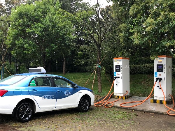 電動(dòng)汽車(chē)充電樁安裝智能視頻監(jiān)控系統(tǒng)