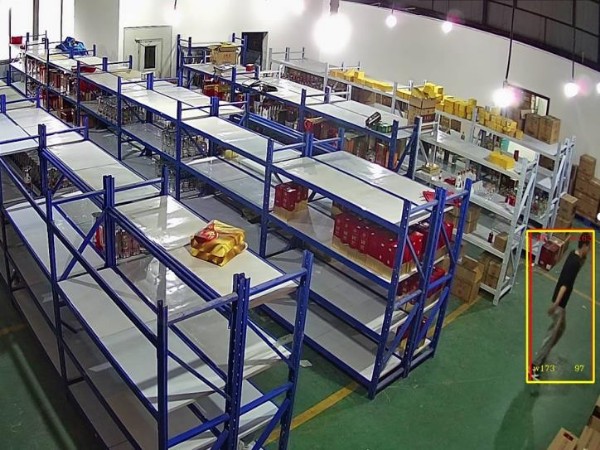 安裝AI智能監(jiān)控攝像頭才能滿足倉庫日常監(jiān)管、財物防盜的需求